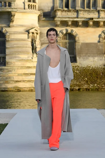Look 37